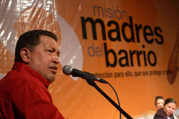 Presidente-Hugo-Chávez-y-la-Misión-Madres-del-Barrio